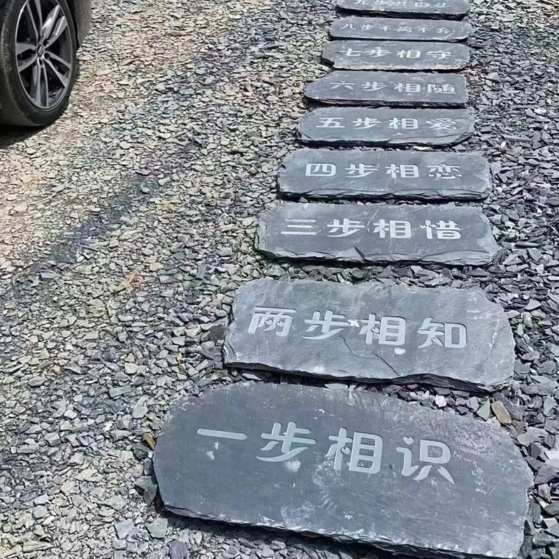 

Bluestone slab Courtyard garden stepping stone Garden stepping stone Lawn paving slate