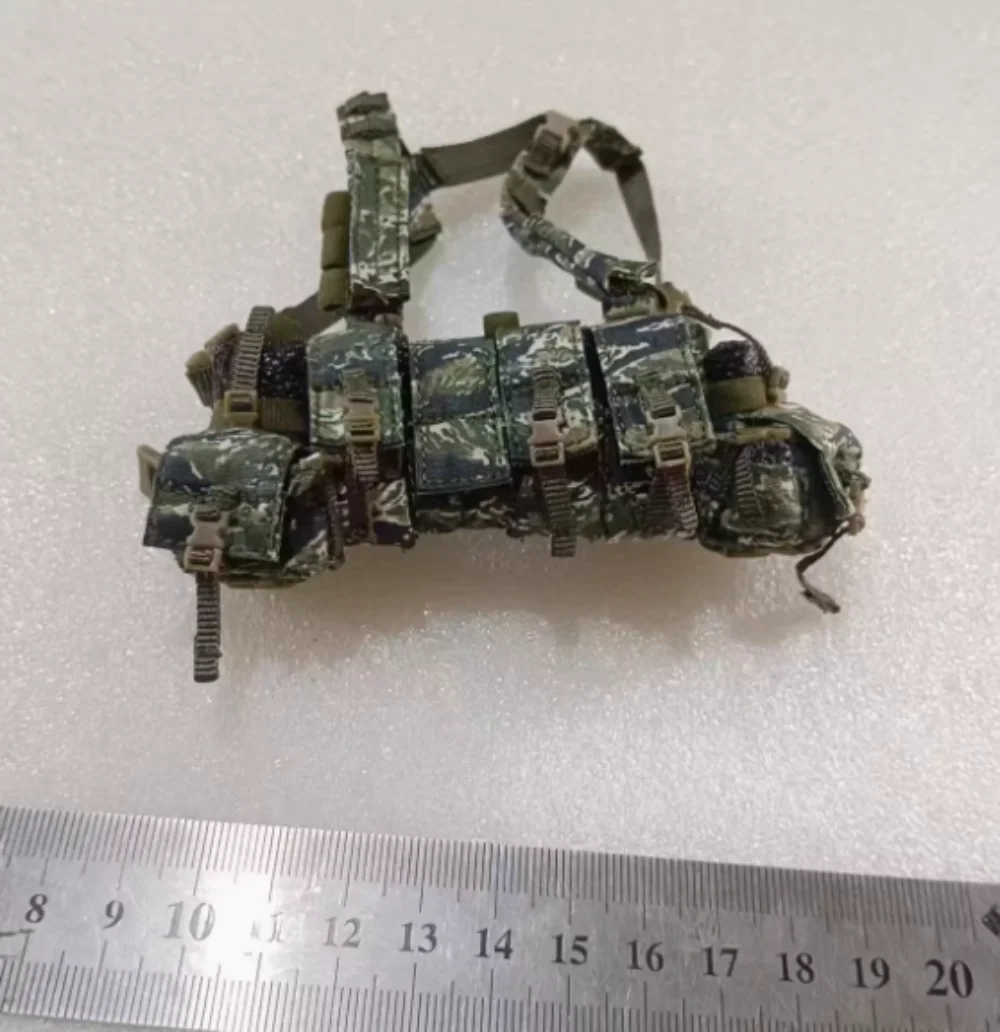 

ES 26044b 1/6 Soldier Chest Hanging B Model for12'' Evacuation Team