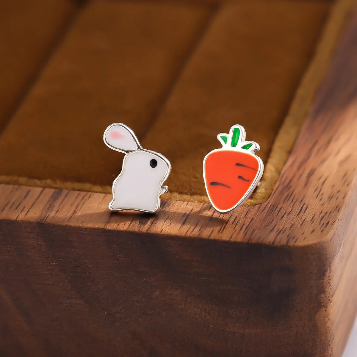 Fashiona Cute Rabbit Carrot 925 Sterling Silver Jewelry Personality Asymmetrical Sweet Earrings for Women E032