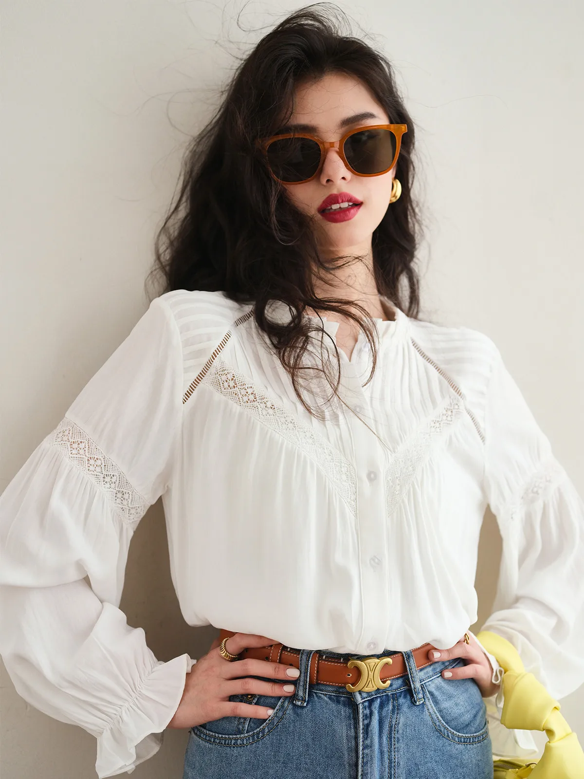 

Новинка 2023: Женская блузка с кружевными вставками для ранней осени, свободного кроя, белая, в стиле OL, для офиса, с дизайнерским акцентом, в дворцовом стиле.