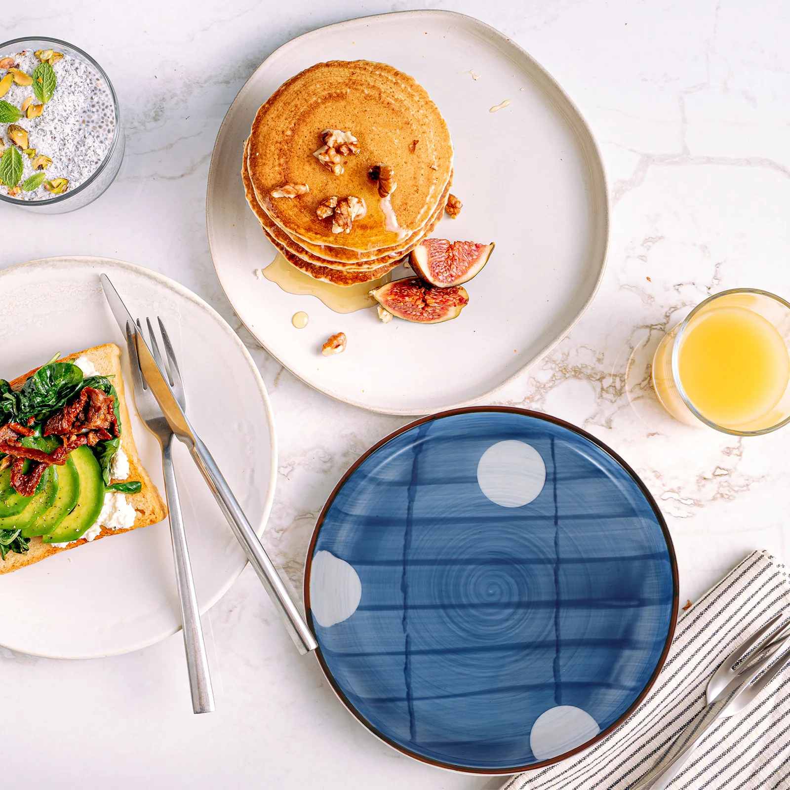 

Ceramic Divided Dinner Plate Hand-Painted Tableware Suitable for Home Hotel Microwave Dishwasher Use Portion Control