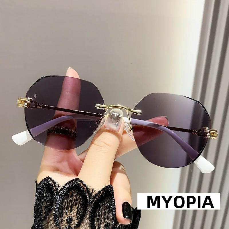 

New Oversized Round Color Changing Presbyopia Eyeglasses Women High Defintion Far Sight Eyegwear Photochromic Reading Glasses