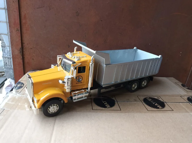 

1/32 New Arrival Special Price Diecast Metal American Classic Transport Truck Model Furniture Display Collection Toys Children