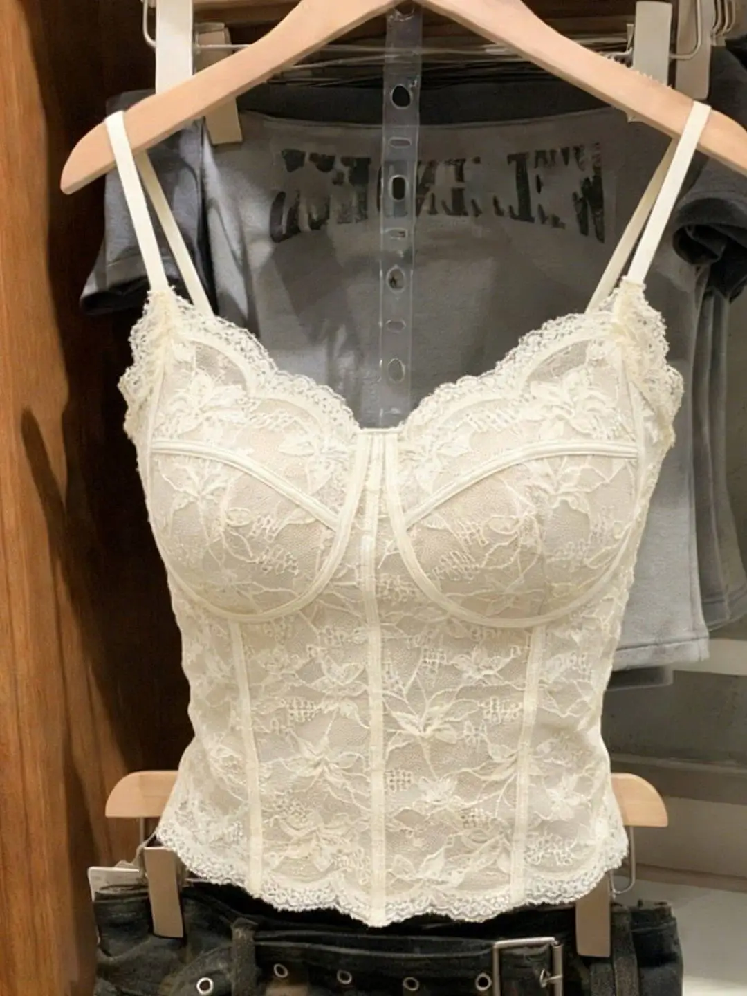 camiseta-feminina-com-renda-e-forro-de-la-ajuste-slim-camada-base-novo-estilo-de-verao-camisa-de-alca-curta-com-detalhe-interior-pure-desire