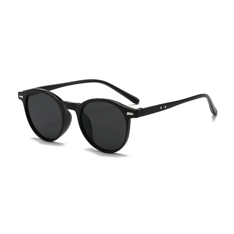 Retro-Oval-Sonnenbrille mit beigefarbenen Nieten. Ein ausgezeichnetes Geschenk für Thanksgiving, Neujahr und Weihnachten voller Spaß. – Detail 5