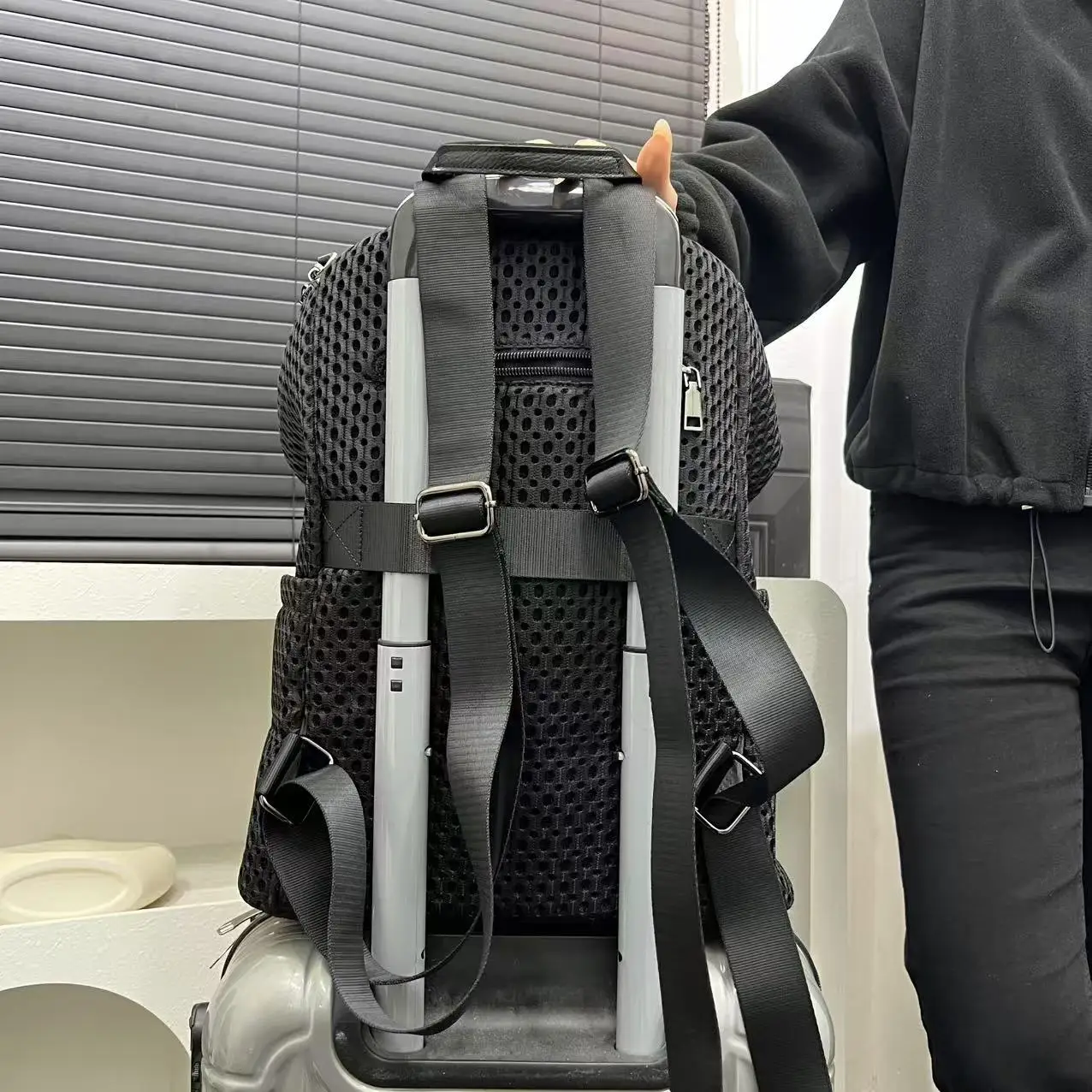 Unisex Large Capacity Mesh Backpack Simple Fashion Multi-Functional Backpack Crossbody Neutral Handbag Easy to Match Travel Bag