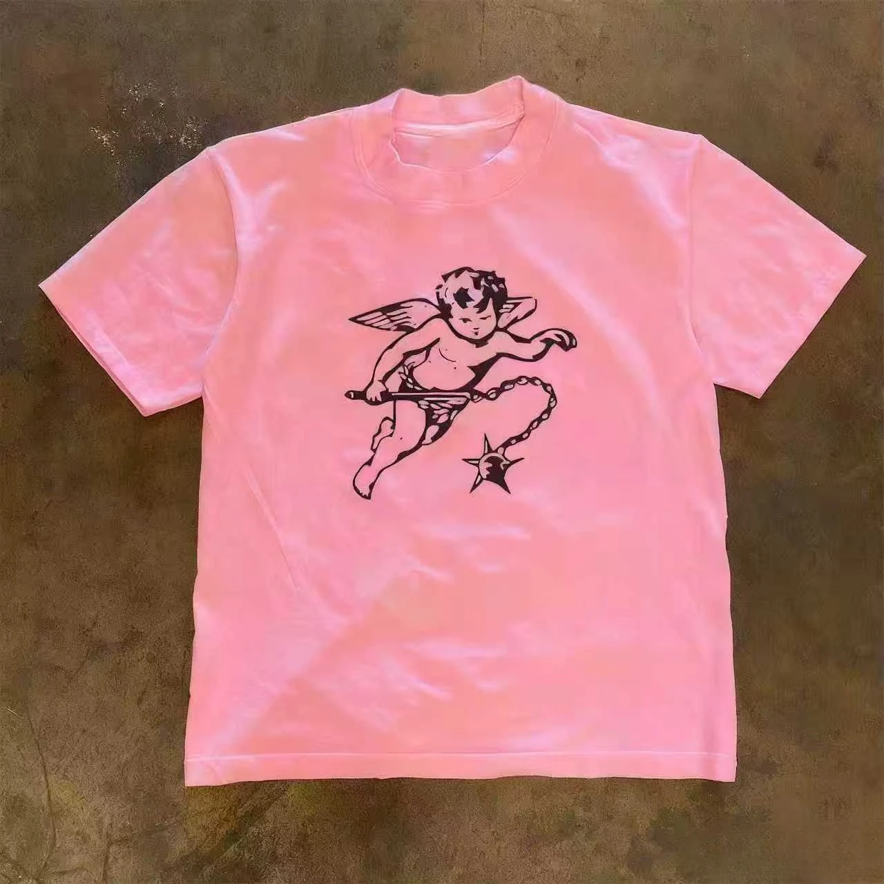 تي شيرت An Angel With A Hammer Graphic Print للخريف من القطن الخالص للرجال والنساء بأكمام قصيرة ملابس عصرية للشارع