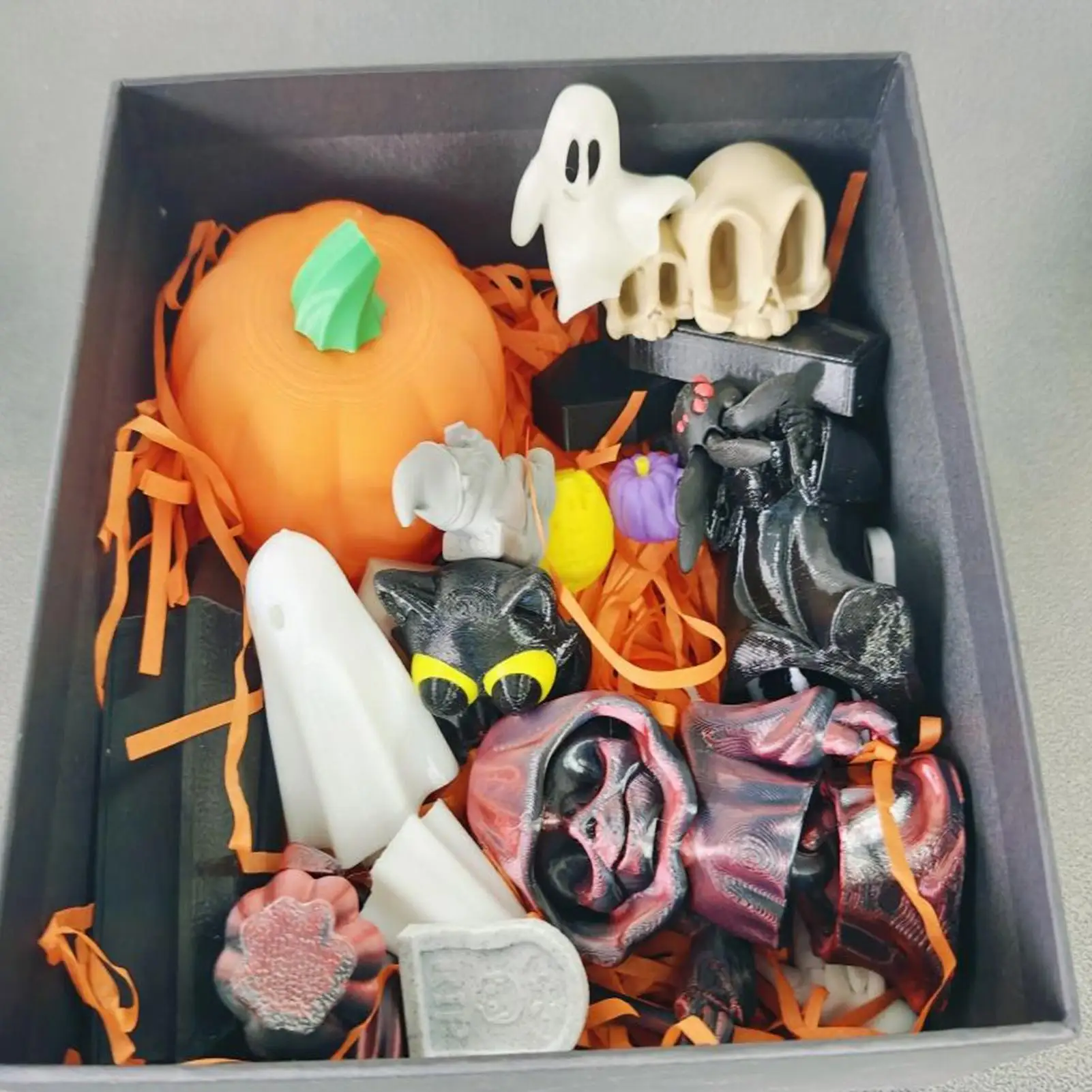 Halloween Miniatures 20 Pieces Halloween Decor Pumpkin Ghost Figurines Sets Skull Statue Small Home Decor for Holiday Birthday