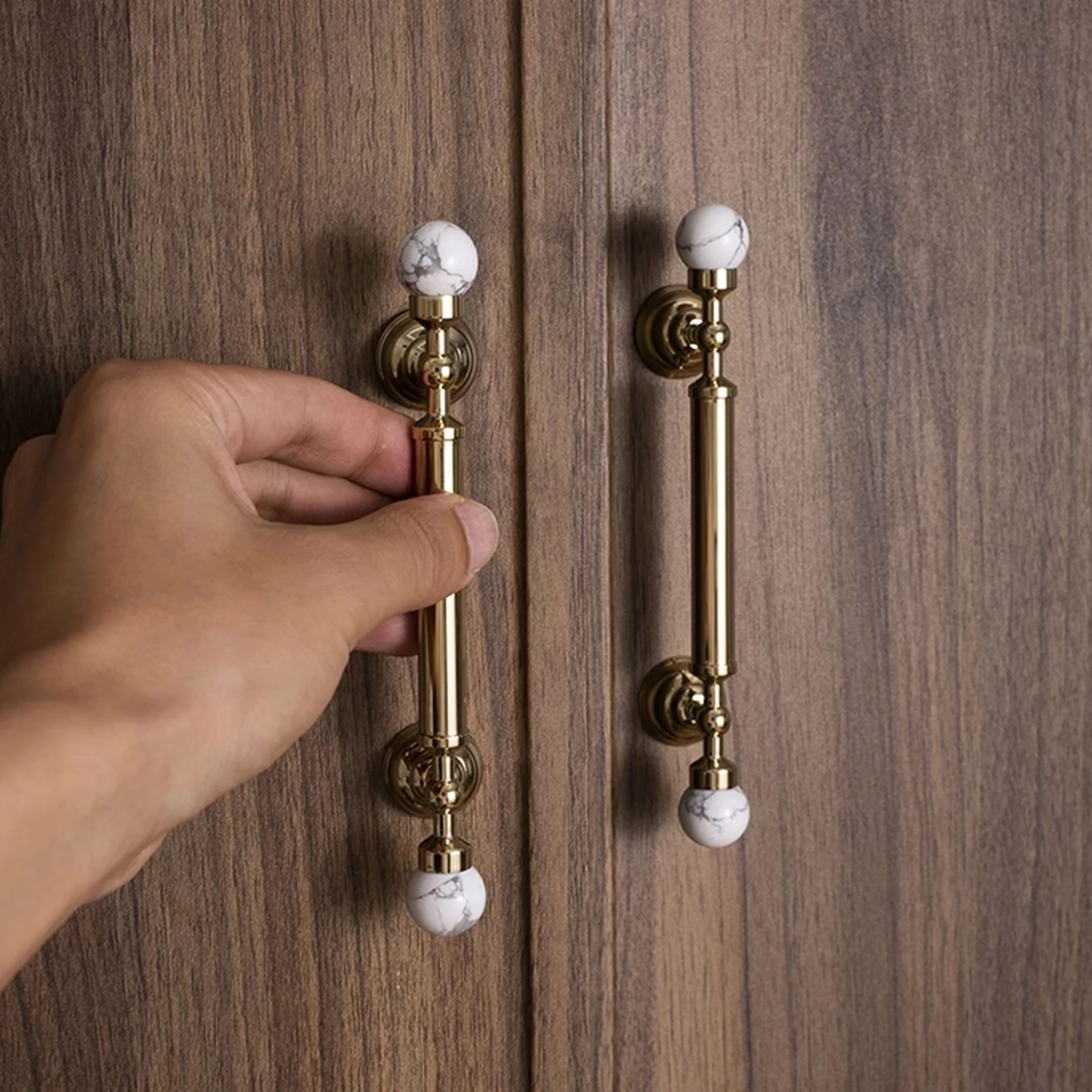 Pink Crystal with Brass Cabinet Handles Bright Gold Wardrobe Pulls Creative Luxury Furniture Handles White Drawer Door Knobs
