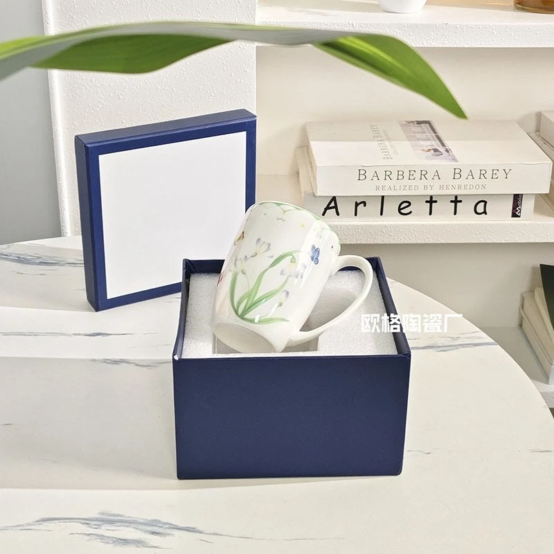 絶妙なボーンチャイナマグカップ、家庭用コーヒーカップ＆ソーサー、エレガントなセラミック食器、毎日のコーヒー・ティータイム、オフィスでの使用に