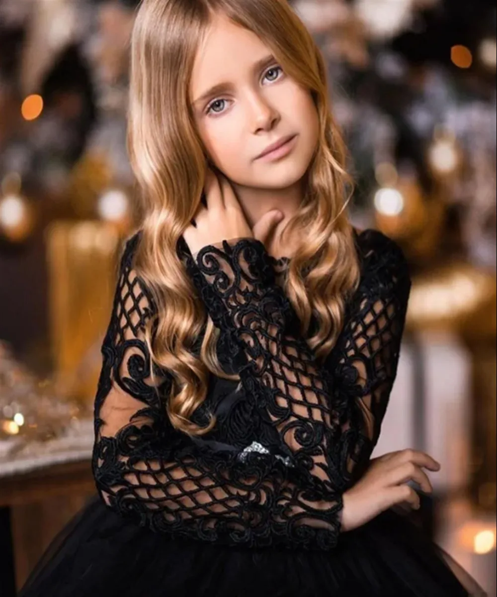 فستان زفاف أنيق لفتاة الزهور باللون الأسود من التول بأكمام طويلة مع حزام للأطفال فستان التواصل الأول لحفلات أعياد الميلاد وأعياد الميلاد