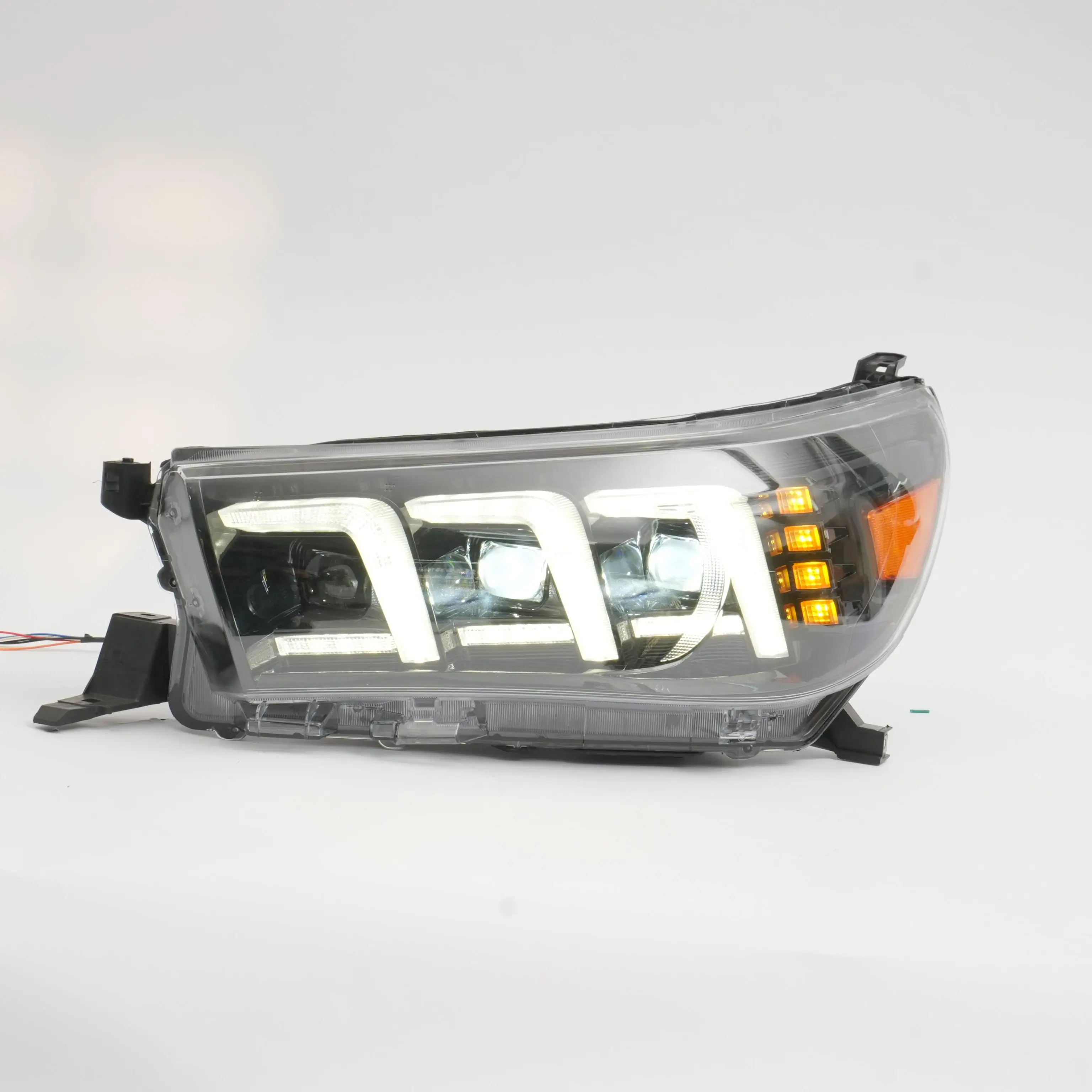Three‑Lens Headlight Assembly For 2016 Toyota Hilux Pickup Truck Auto Exterior Front Lighting Replacement Parts