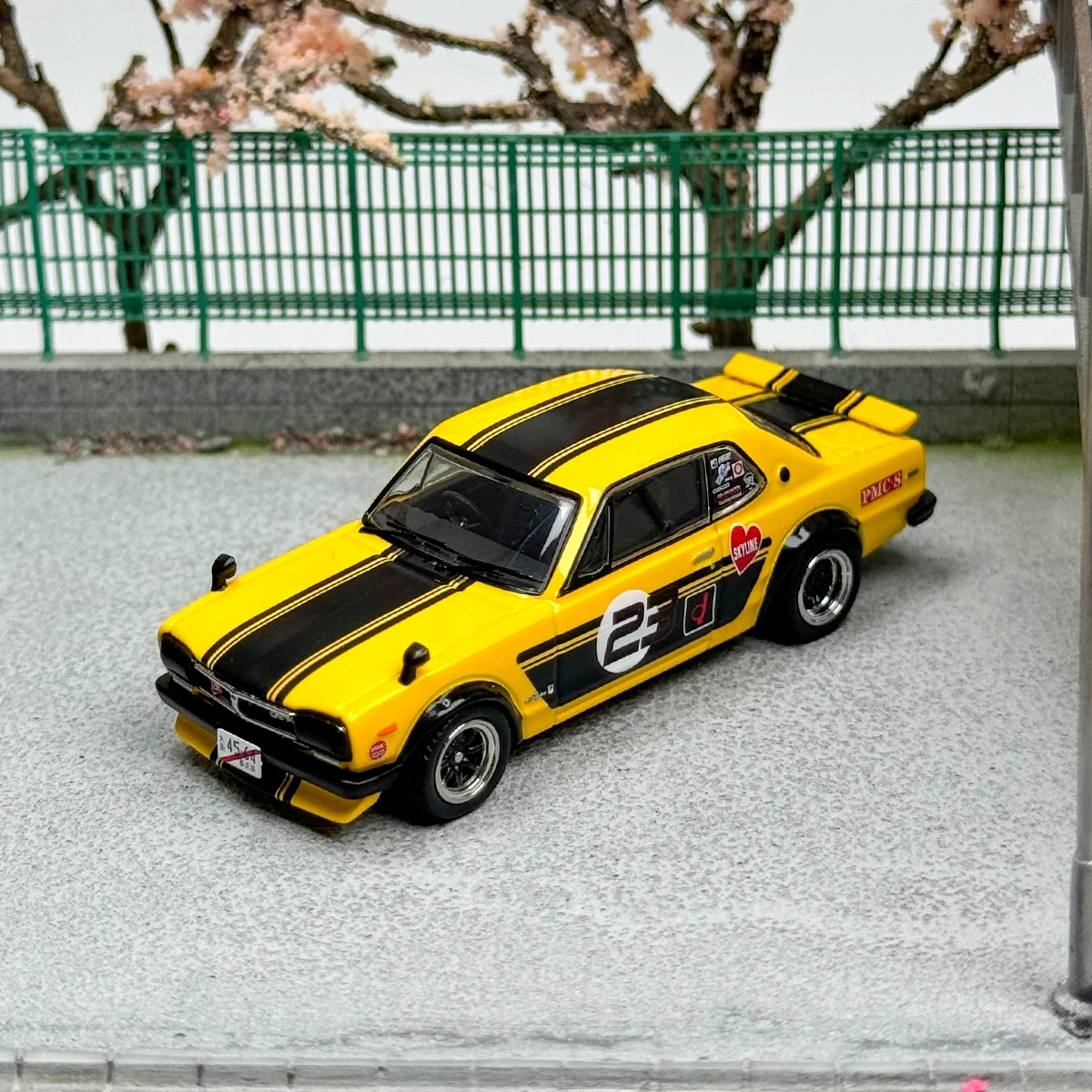 INNO 1:64 NISSAN SKYLINE 2000 GT-R (KPGC10) #23 Die-cast Alloy Car Model Collection Display Gift