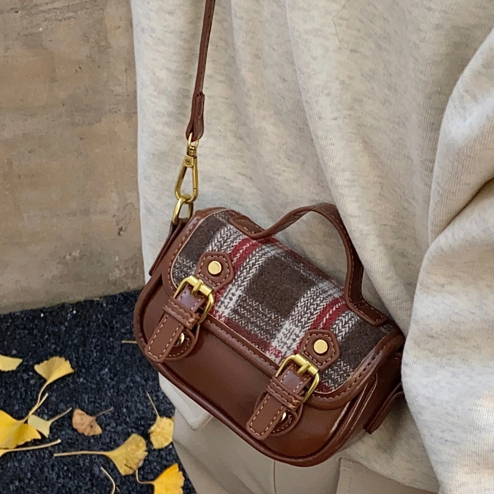 

2025 Niche Retro Shoulder Bag for Women, Genuine Leather Multi-way Crossbody Purse Vintage Small Handbag for Work Commute Dating