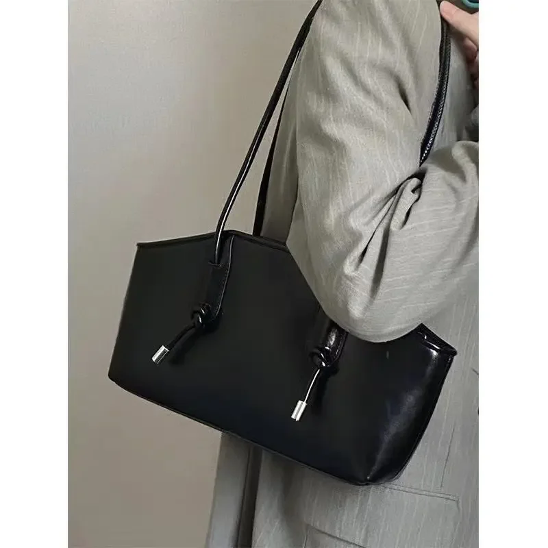 Miyagawa Black Underarm Bag for Women\'s 2023 New Fashionable Light Luxury Commuter Handheld Shoulder Bags