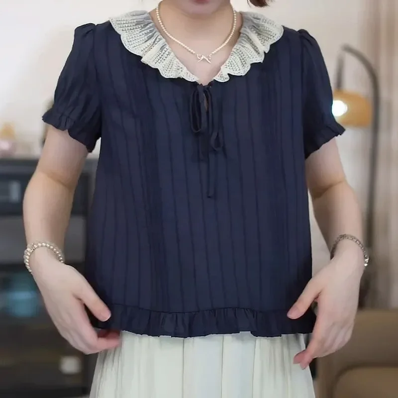 

Женская блузка темно-синего цвета в полоску с кружевным воротником, короткими рукавами и оборками, повседневный топ