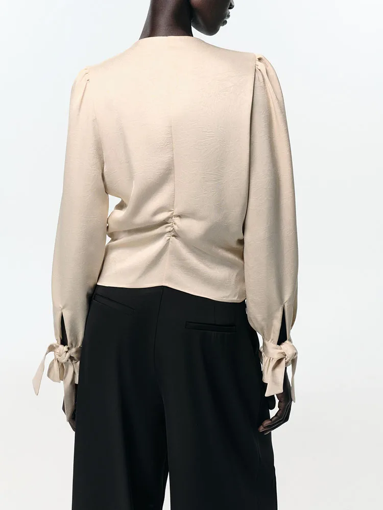 เสื้อผ้าแฟชั่นสไตล์หวานสบายๆ ทรงพลีทเข้ารูป รุ่นใหม่ล่าสุด ฤดูใบไม้ร่วง 2025 เสื้อผ้าผู้หญิง แขนพอง คอวี เสื้อผ้าเด็กผู้หญิง