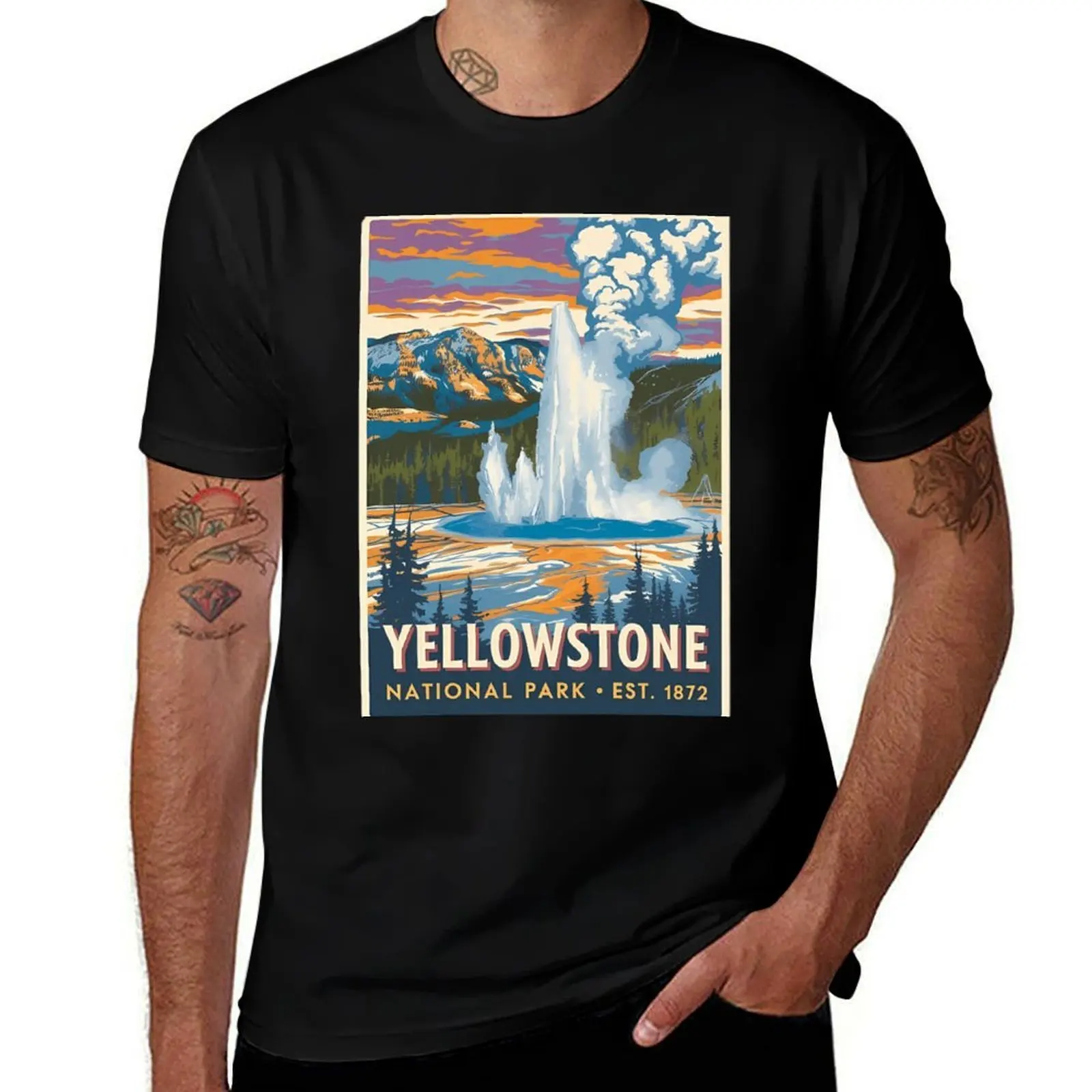 

Yellowstone National Park Poster Design – Retro Sunset Geyser Illustration (Est. 1872) T-Shirt