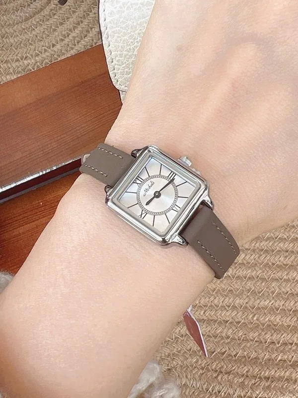 

Highend luxury women's wristwatch light luxury retro style exquisite and petite studentfriendly and artistic new model 25th year