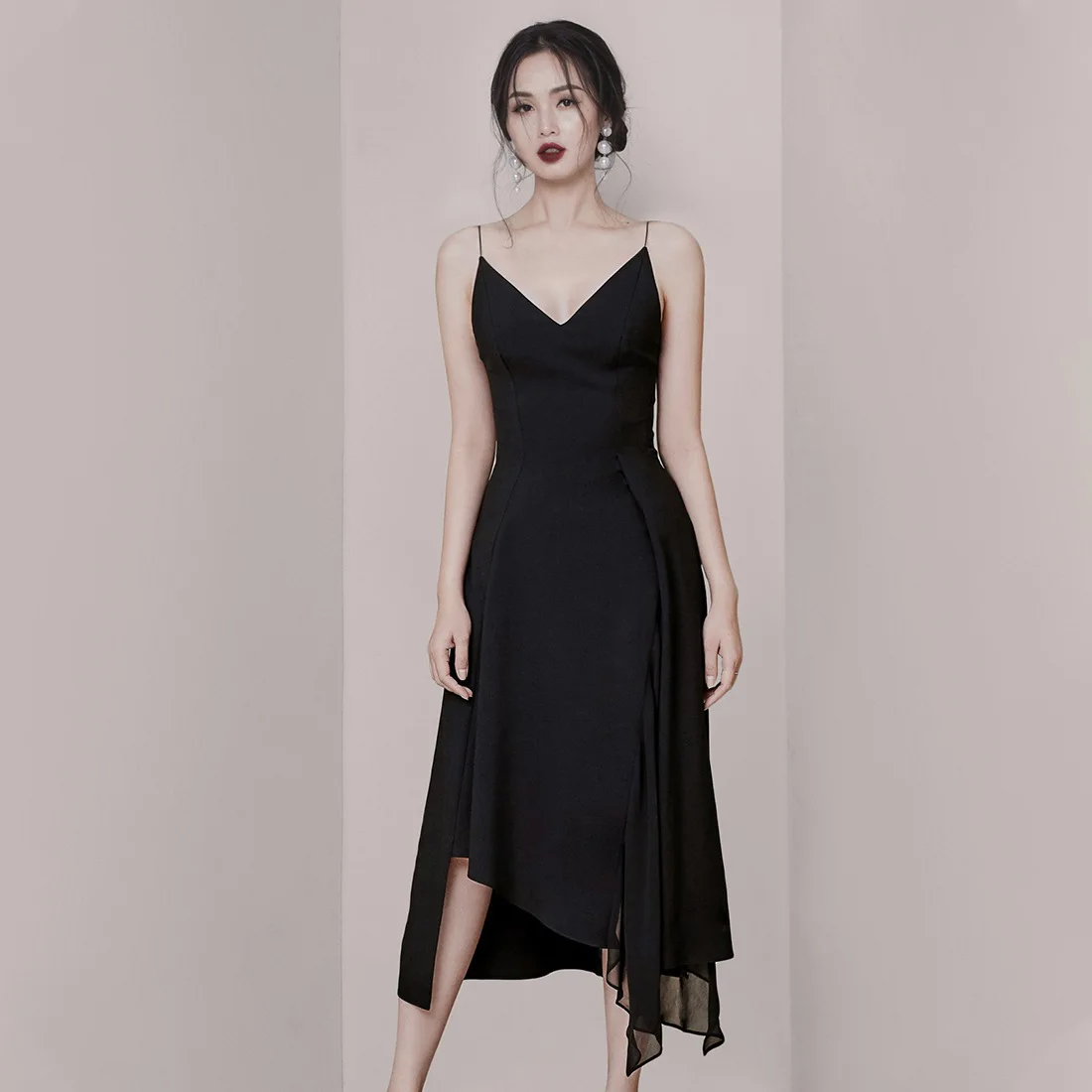 

Элегантное черное платье в стиле Хепберн с асимметричным вырезом на одно плечо, завышенной талией, из полиэстера, для женщин, для банкета