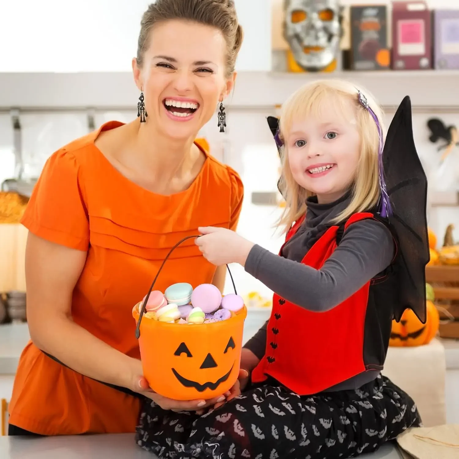 Halloween Trick or Treat Buckets Pumpkin Candy Basket Plastic Pail Candy Holder with Handle Orange Jack-o\'-Lantern Party Favors