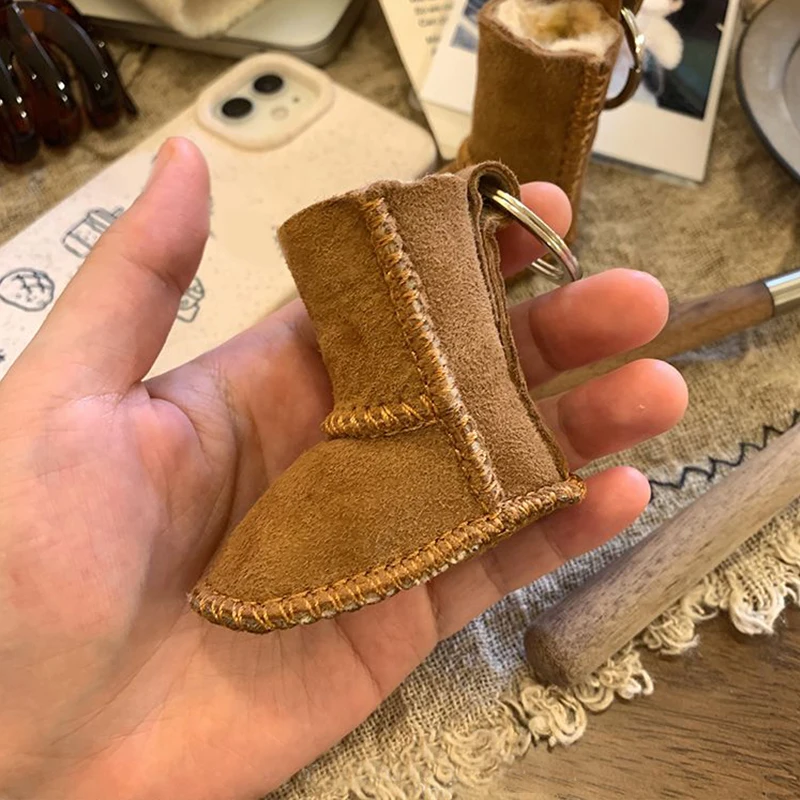 لطيف حقيبة سلسلة المفاتيح سحر حلقة رئيسية على ظهره ملحق الأحذية الهاتف ديكور الشتاء هدية حقيبة الموضة الفاخرة قلادة