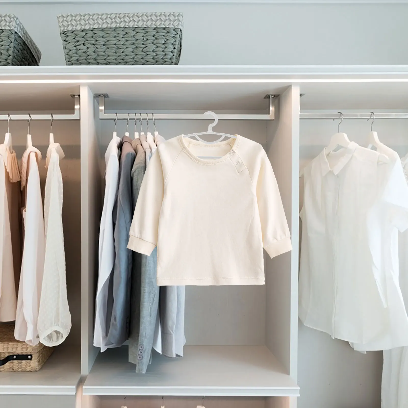 

5pcs Non-Slip Clothes Hangers Anti-Slip Plastic Hangers For Closet T-Shirt Organizer Multi-Functional Hangercloset Storage Space
