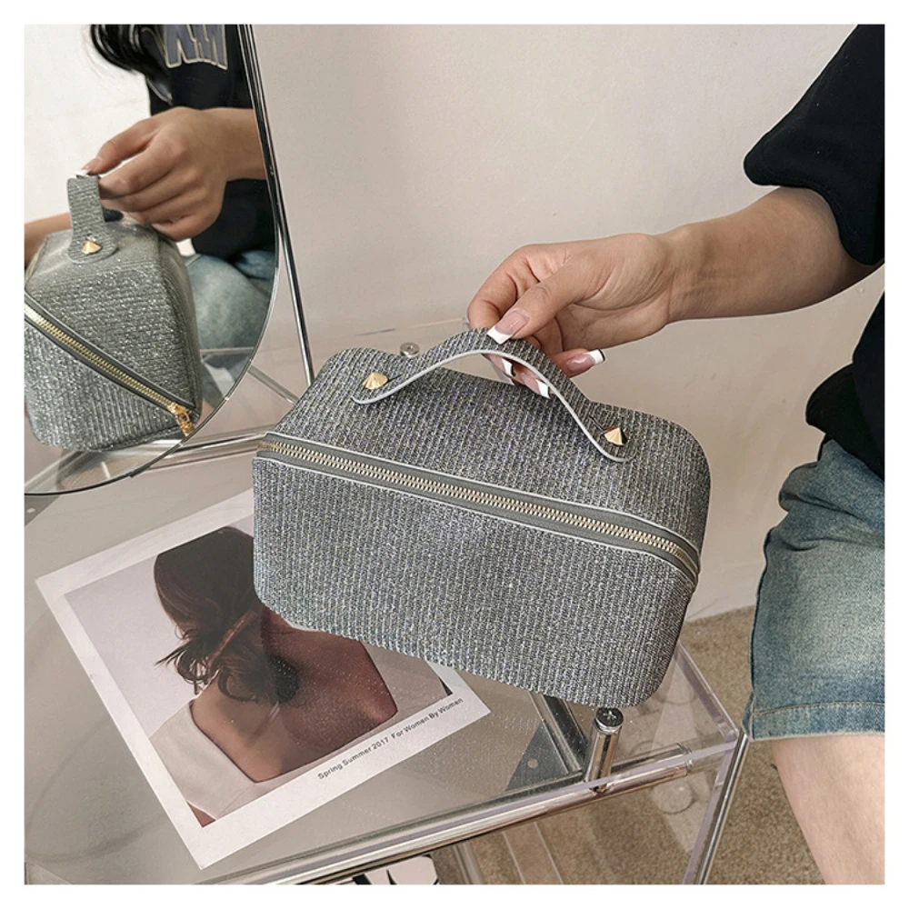 Premium Texture Large Capacity Fine Flash Handheld Makeup Bag Simple Lightweight Portable Travel Storage Bag