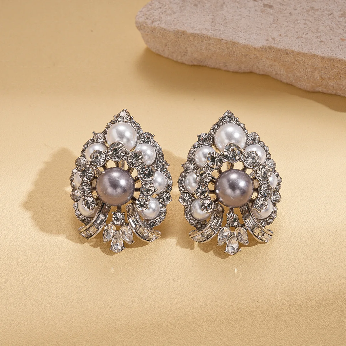 Imitation Pearl Stu…