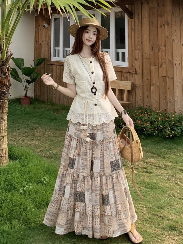 

plus Size Loose Lace Short Sleeve Top And Floral Print Skirt Two Piece Set Summer Outfit for Women Comfortable Breathable