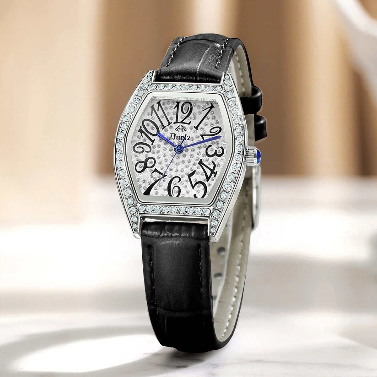 

Модные женские водонепроницаемые кварцевые часы в стиле ретро с арабскими цифрами и бриллиантами на кожаном ремешке