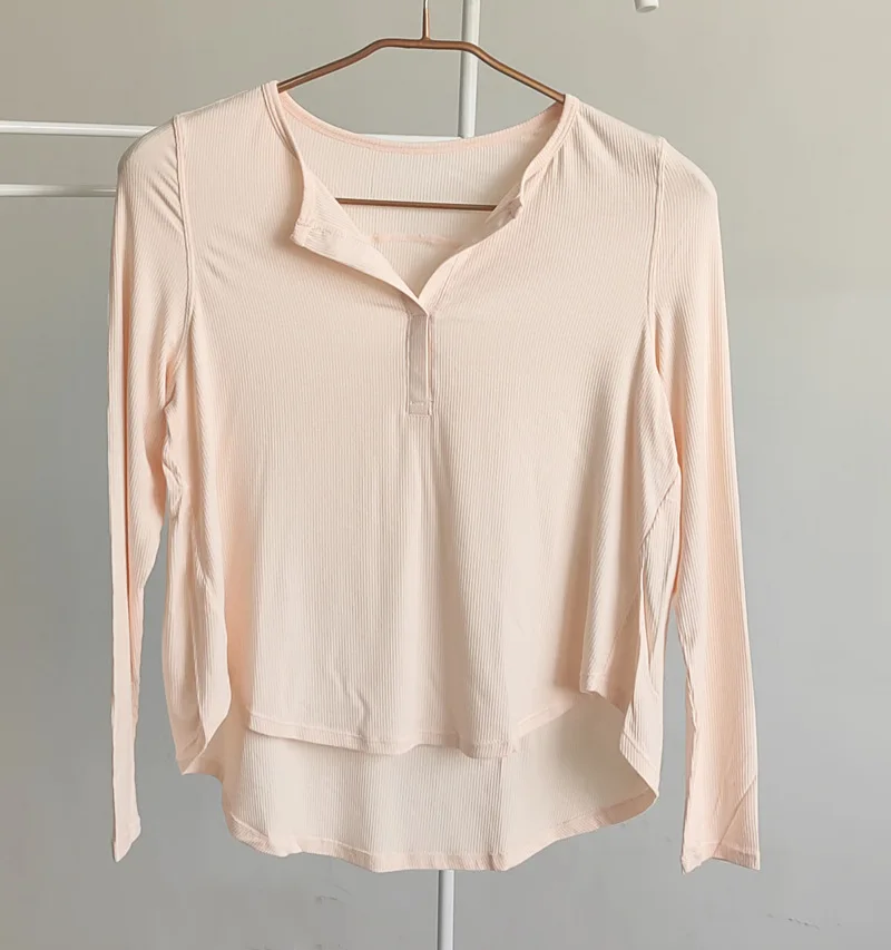 Fashionable Yoga Shirts for Women Stretchy and Breathable Women's Long Sleeve Yoga Shirts for Daily Training Comfortable Workout