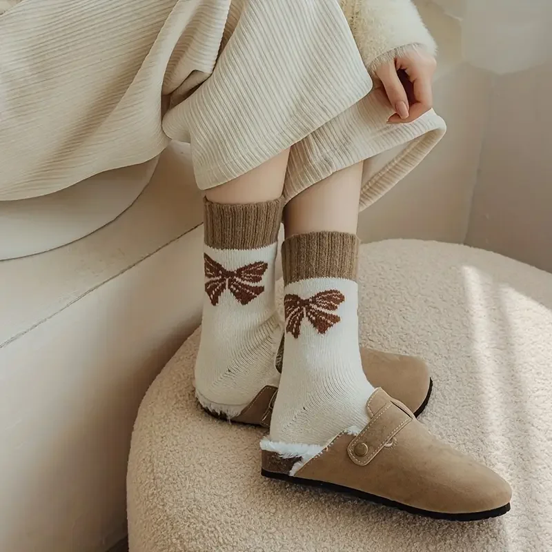 4 pares de meias femininas grossas e quentes de pelúcia – estilo japonês retrô com detalhes de laço, perfeitas para outono e inverno