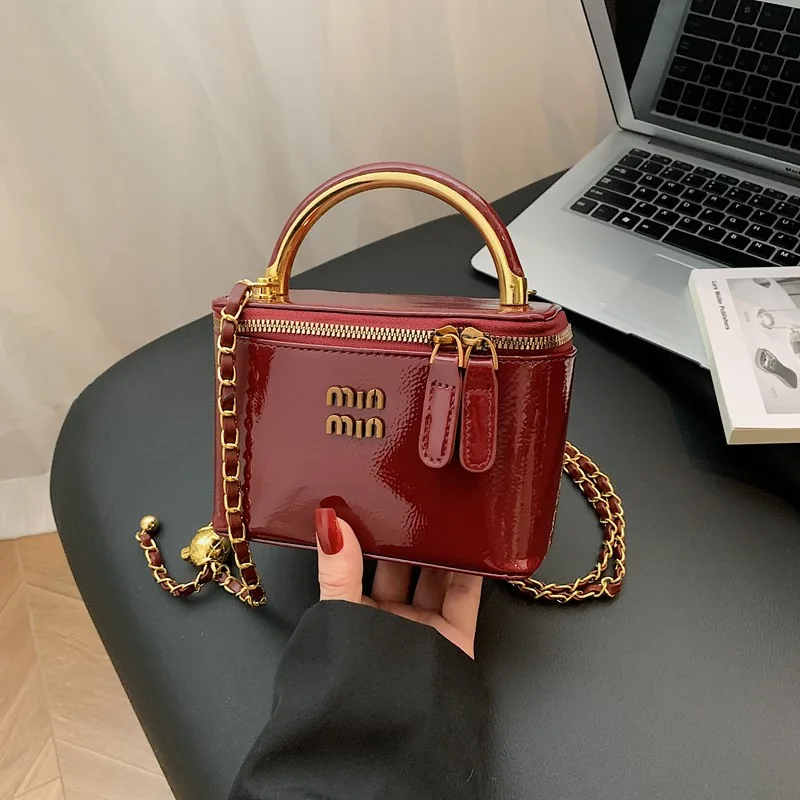 

​ ​ Квадратная изогнутая сумка 2025 года, женская сумка через плечо и через плечо с многосторонней верхней ручкой, сумка через плечо с геометрическим рисунком «день-ночь»