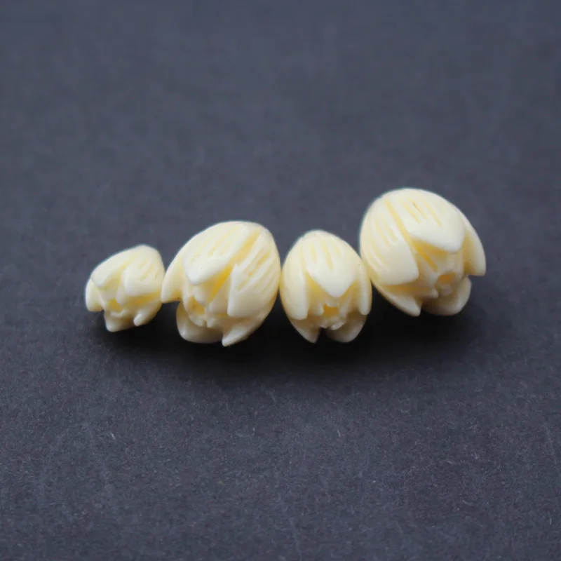 Hanyuanbeads 20Pcs Carved Jasmine Flower Artificial coral beads Beige color for Jewelry Braclet Necklace Earring making DIY