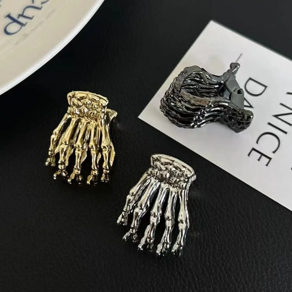 

Zinc Alloy Skeleton Hand Hair Claw Skeleton Hand Bone Hollow Small Shark Clip Korean Style Headwear Ghost Paw Hair Claw Ladies