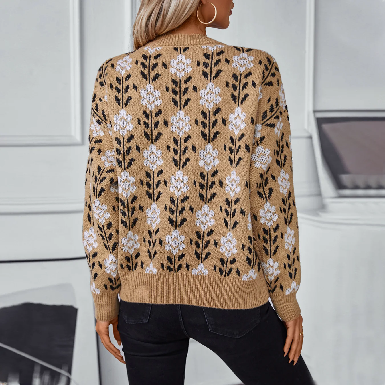 Autumn and winter new flower jacquard pullover women's cross-border sweater fashionable and versatile long sleeved European and