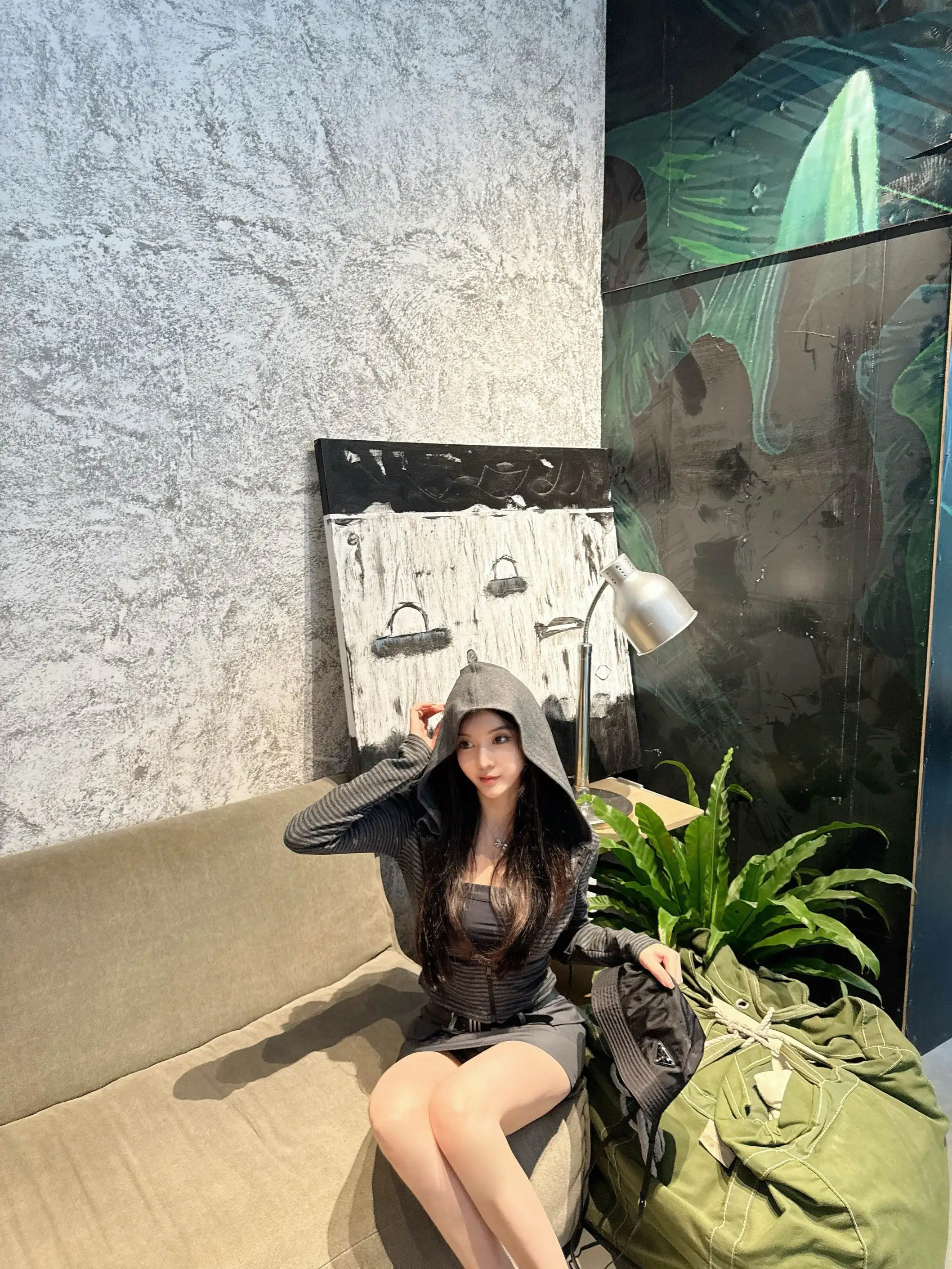 

Костюм Nane Bubble Soda: полосатая толстовка Slim Fit с длинными рукавами и короткая юбка, на молнии, для работы и повседневной носки, модный летний вариант 2025 года