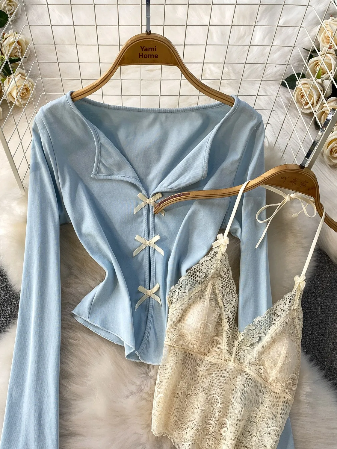 سترة صوفية مفتوحة بعقدة حارة حلوة على شكل حرف V + حزام دانتيل رغبة نقية + تنورة كعكة رفيعة عالية الخصر طقم تي شيرت