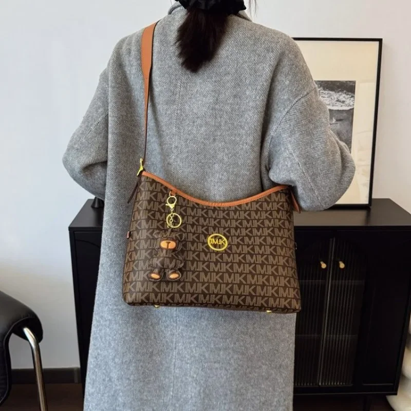 

Simple Vintage Fashionable Tote Bag For Women Large Capacity Trendy Design Luxury Leather Elegant And Practical Diaper Bags