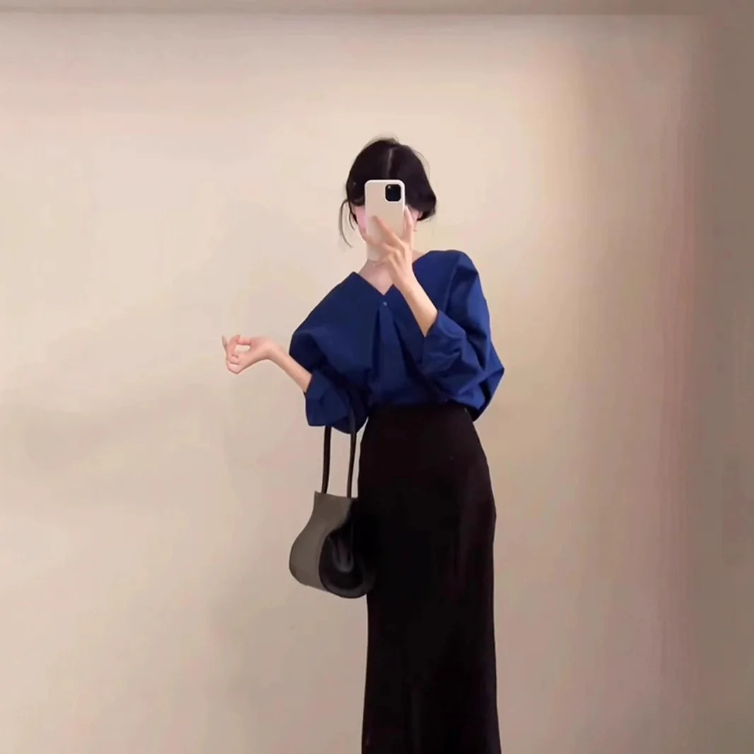 Retro High-end Klein Blue Shirt Women's 2025 New Light and Mature Royal Sister Temperament V-neck Long-sleeved Top