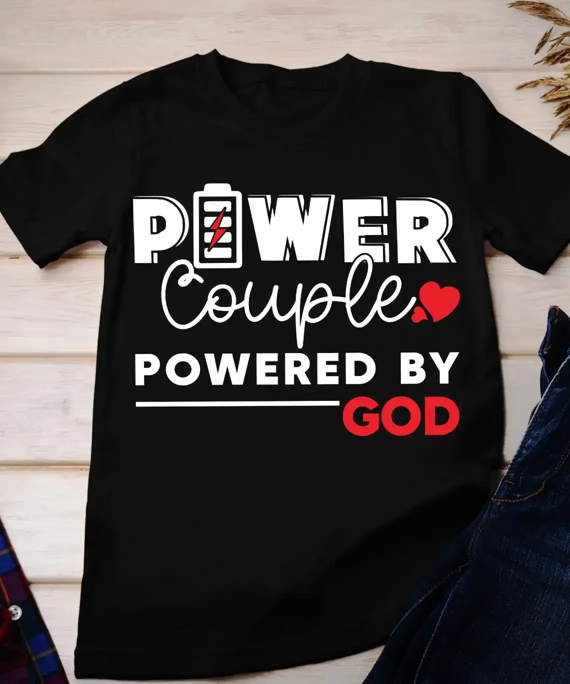 Camiseta para Parejas con la Frase "Potenciados por Dios" para el Día de San Valentín, con la Leyenda "Batería de Amor Completa para Él y Ella"