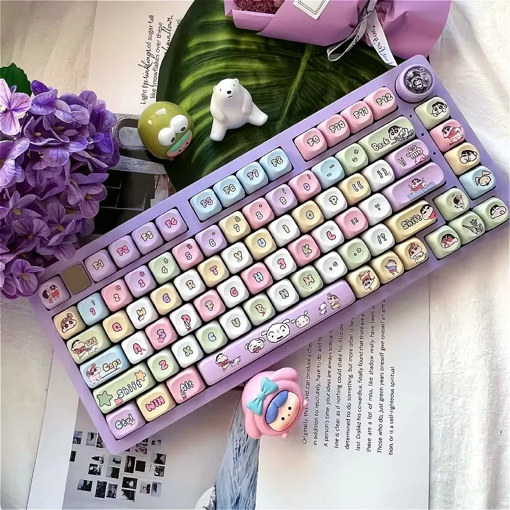 Imagem -02 - Bonito Pbt Sublimação Teclado Mecânico Moa Keycaps Desenhos Animados Crayon 61 Chaves 60 64 84 98 108 Gaming mx Switch