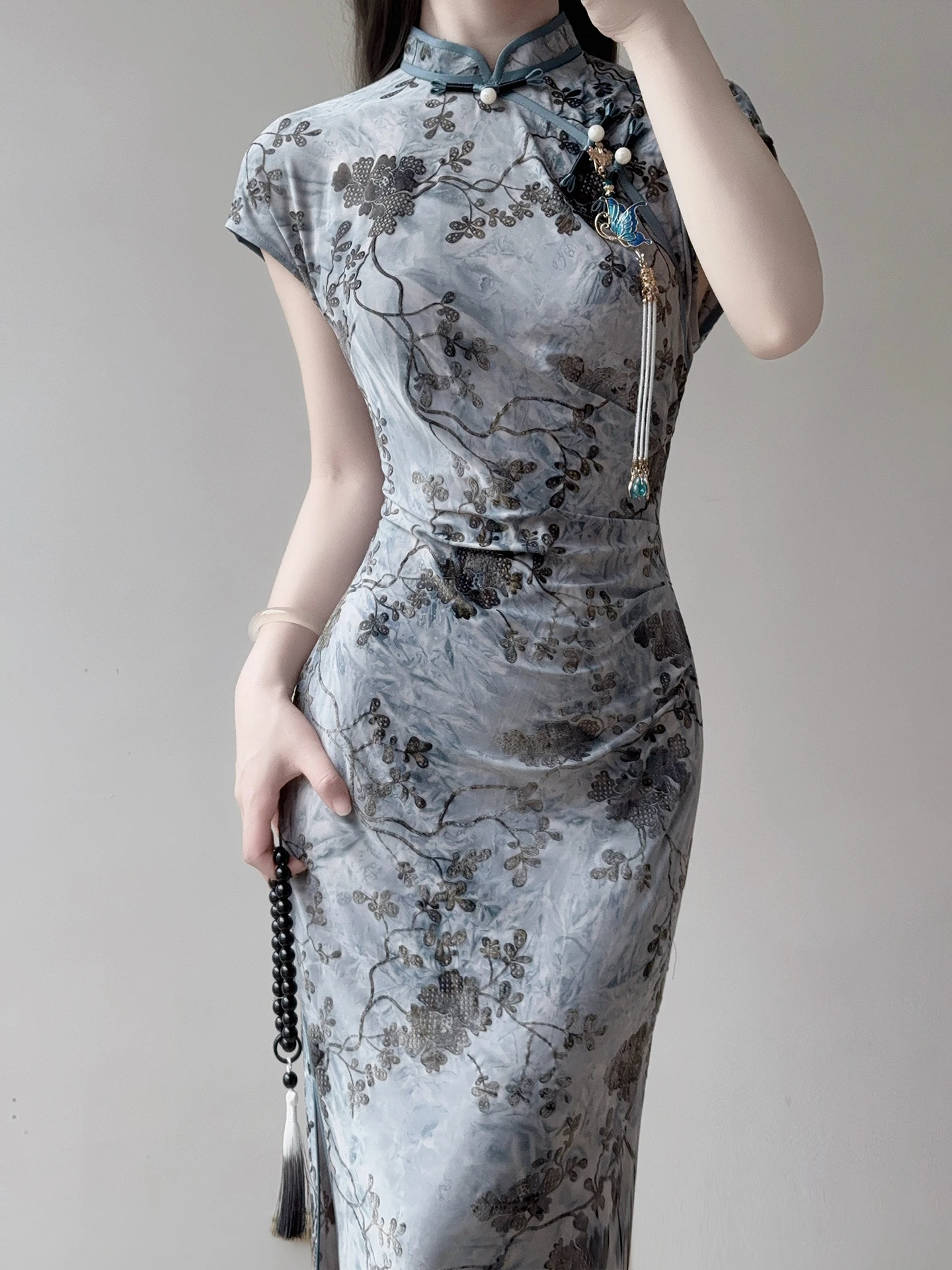 

Новое летнее платье Ting Yue Ling 2026: Элегантное, с завышенной талией, высококачественное, в китайском стиле, повседневное, с низким разрезом, длинное ципао