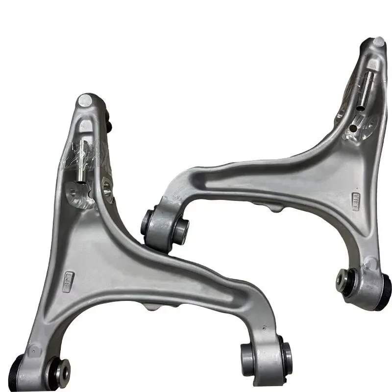 Front Suspension Lower Control Arm for Maserati Levante 670031992 670031993 High Quality Auto Parts Replacement