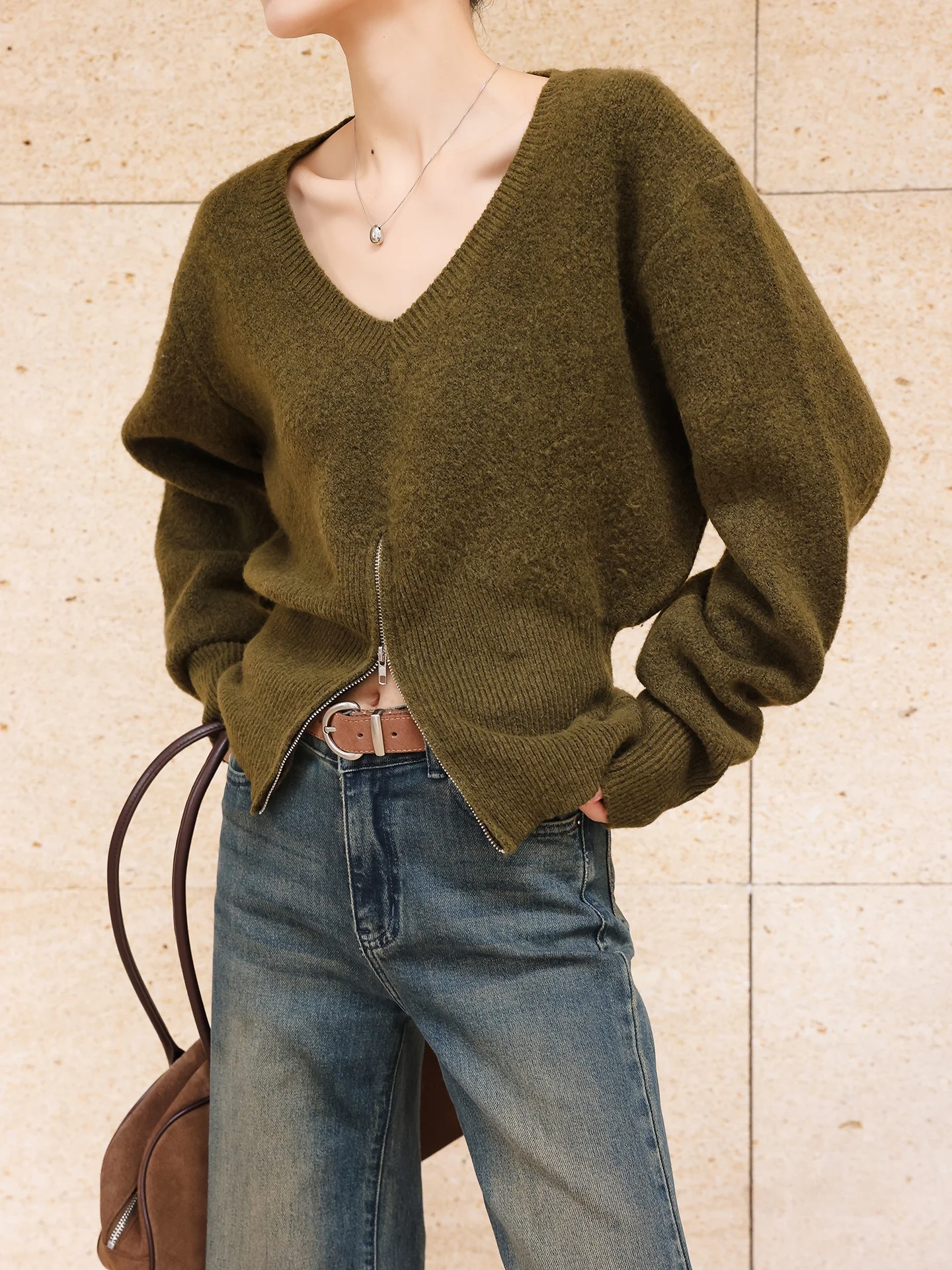 

Slimming Green Knitwear V-Neck Pullover with Zipper Waist Design Casual Style Long Sleeve Knitted Sweater for Women