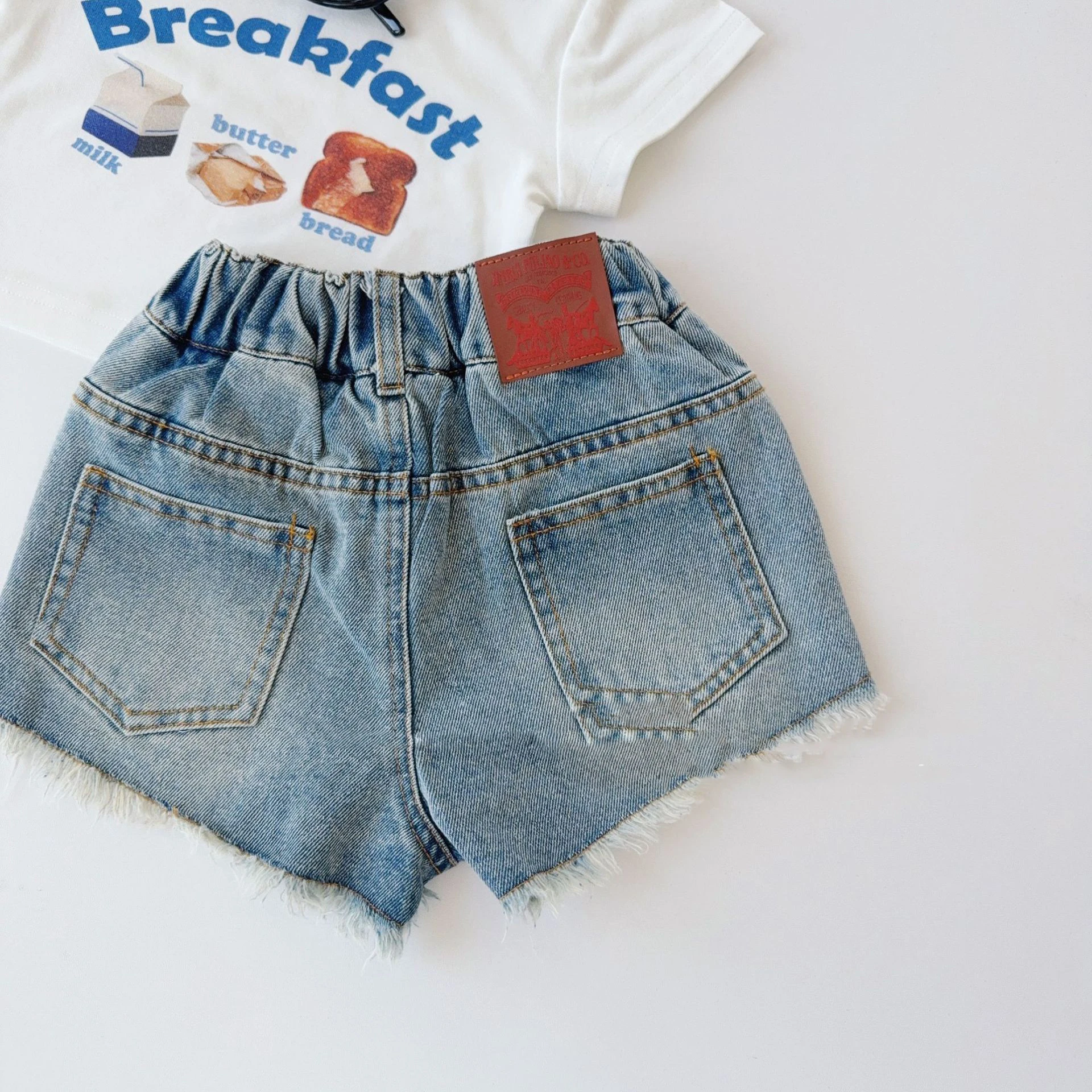 

2023 летние новые модные джинсовые шорты для девочек, детские повседневные шорты, детские универсальные джинсовые шорты, шорты для девочек, одежда для малышей