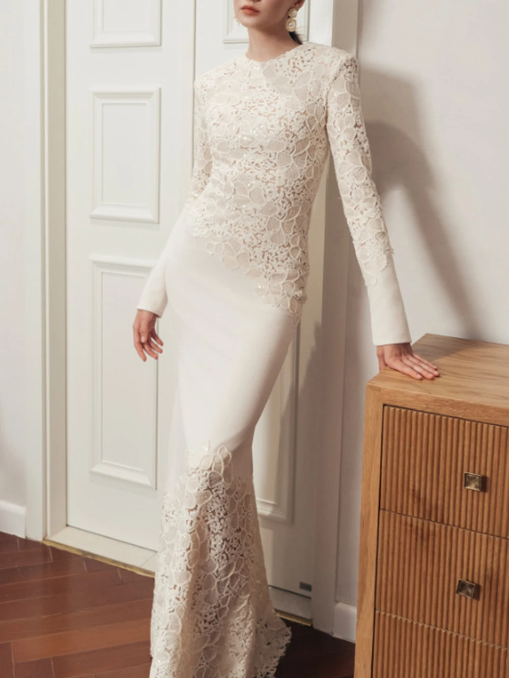 Abito lungo maxi a maniche lunghe sottile con paillettes in rete impiombata da donna Modphy tinta unita elegante