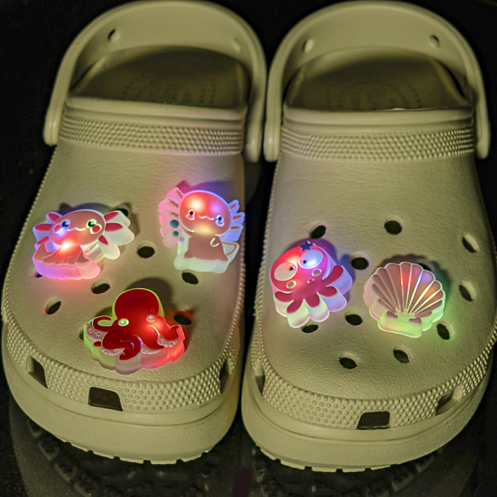 1–5 Stück LED-Schuhanhänger, beleuchtetes Zubehör, Tiere, Pflanzen, Salamander, Schuhdekorationen, Anstecknadeln für Kinder, Männer, Frauen, Geschenke, Clog-Schnallen – Detail 13