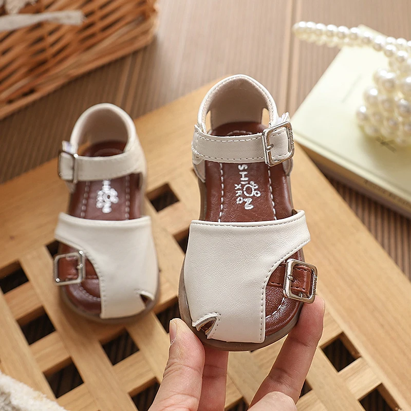 

Girls Beach Shoes Retro Style Fashion Kids Princess Shoes Korean Style Versatile 2026 New Children Sandals Soft Bottom Non-slip